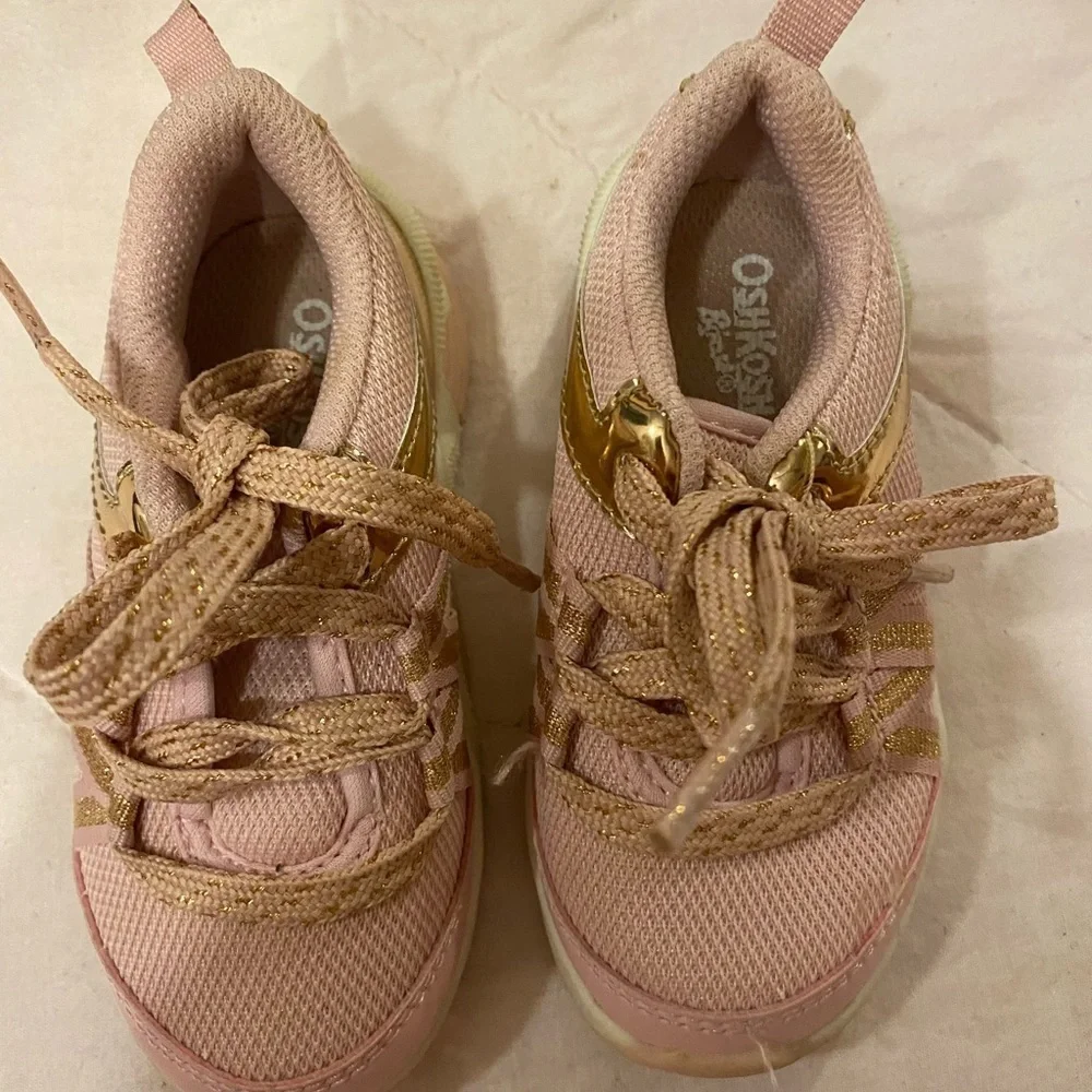 Oshkosh B’gosh Sneakers size 7 (FL)